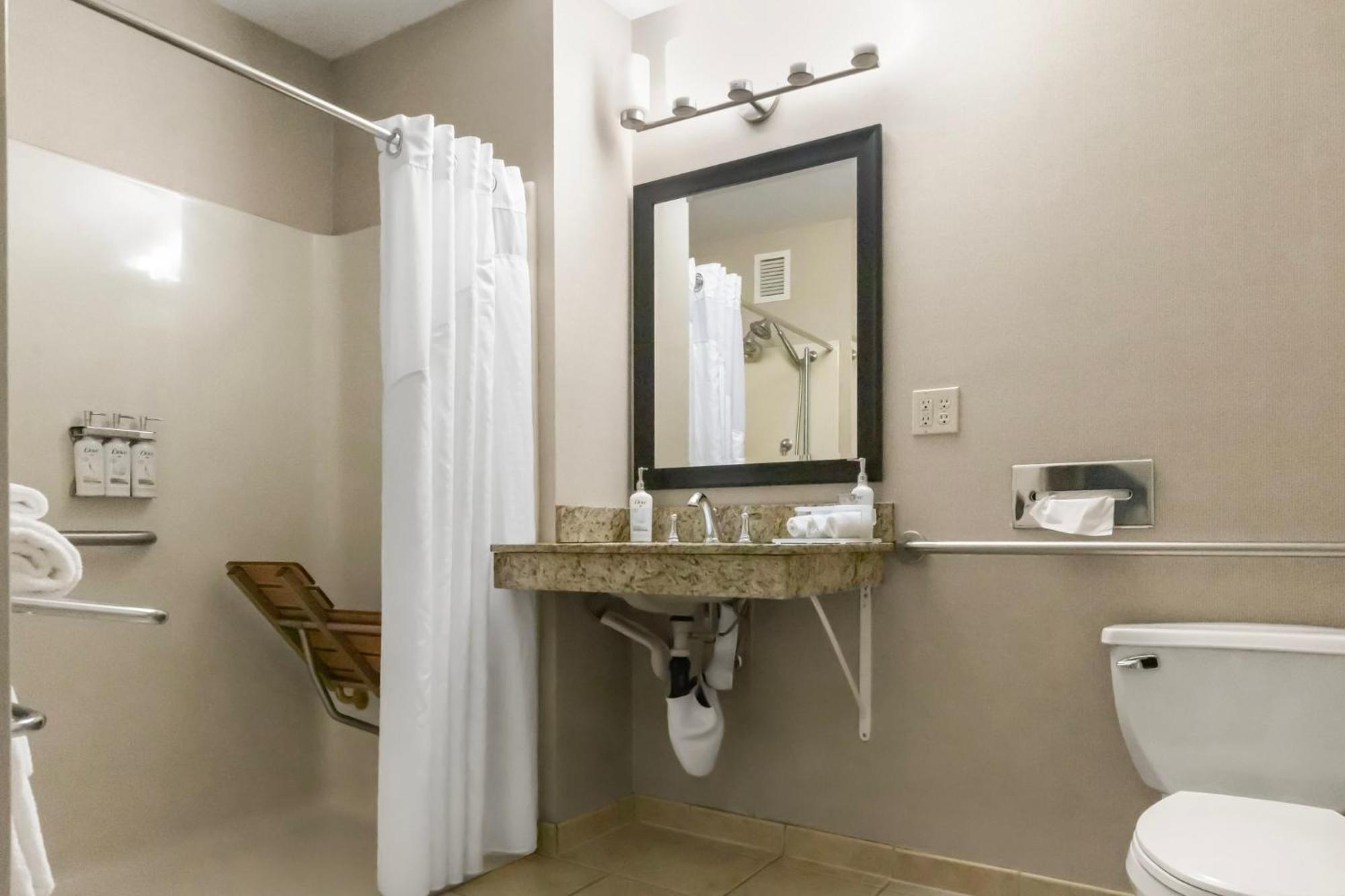 Holiday Inn Express - Ludlow - Chicopee Area By Ihg Exterior foto